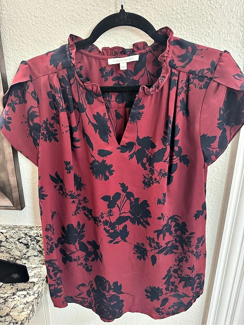 Hawthorn Floral Blouse in Red & Black Size Medium Like New